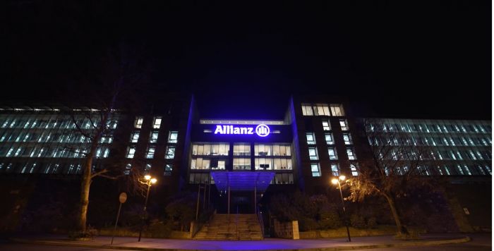 Allianz Italia partecipa a “Earth Hour - Ora della Terra” spegnendo la sede di Trieste