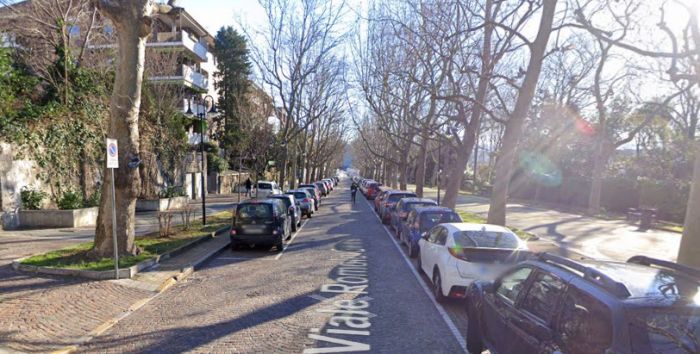 Sfogo di una triestina: in viale Romolo Gessi parolacce e dita medie dai bambini