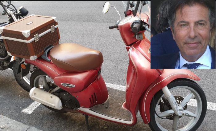 Rubato nella notte lo Scarabeo di Maurizio Bucci: "Regalo di 25 anni fa"