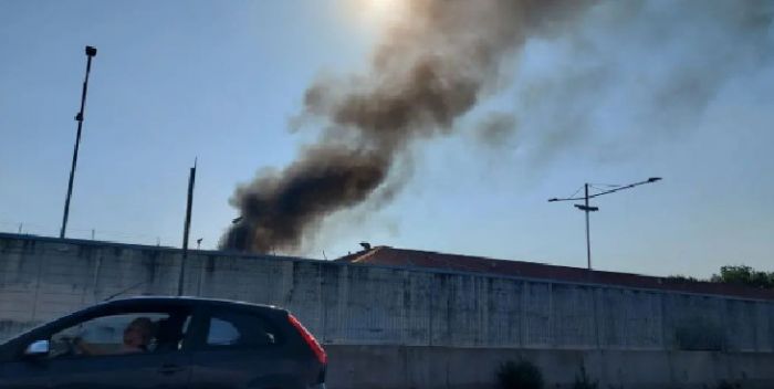 Cade dal tetto mentre tenta la fuga dal Cpr, cittadino tunisino grave in ospedale