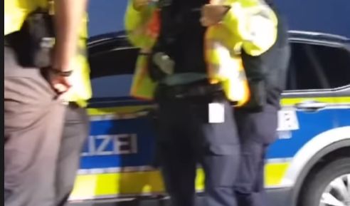 Germania, protesta ambientalisti blocca aeroporto Francoforte (VIDEO)