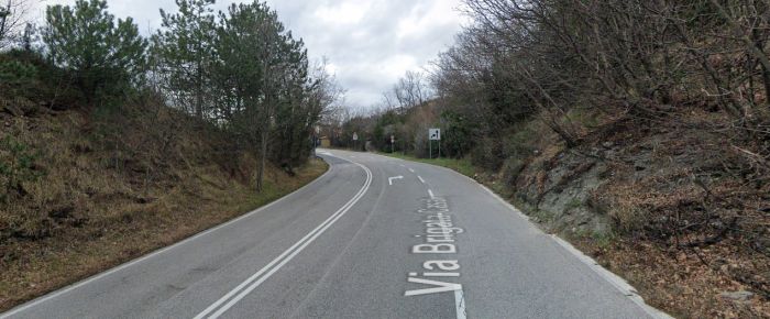 "Tre ciclisti scendevano per via Brigata Casale al buio e senza luci, a serio rischio investimento"