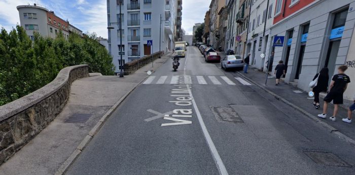 Triestino: "'asfalto in molte zone della città è ormai ridotto ad un colabrodo"