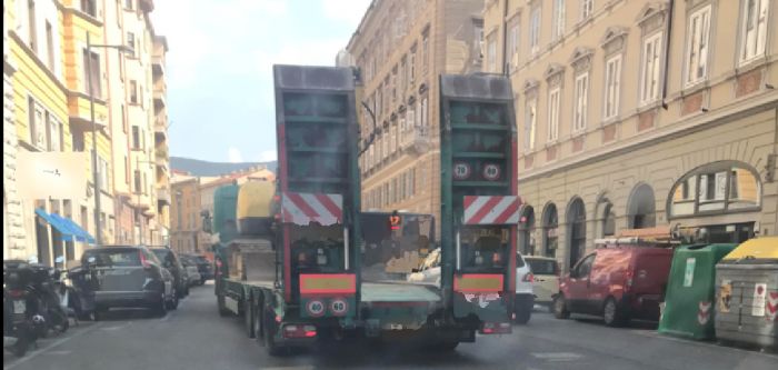 Continui passaggi di camion in centro città, le frustrazioni di un triestino 