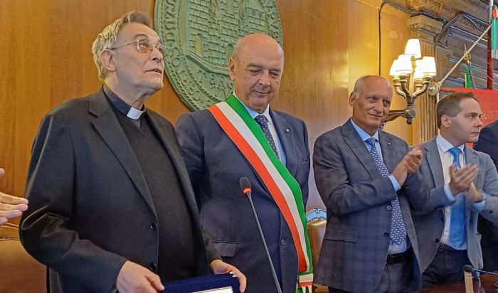 "Saluto a Don Ettore Malnati sempre vicino alle Forze di Polizia"