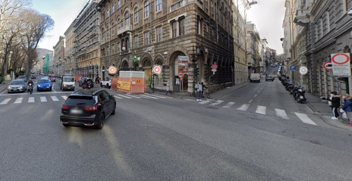 A passeggio in via Giulia, ma arriva un calcio a sorpresa: "I miei pensieri non erano pacifici"