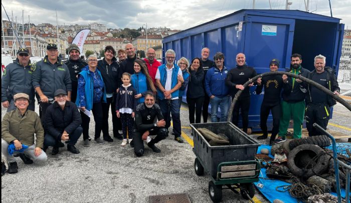 Sabato di lavoro per i volontari di Marenordest, effettuata la pulizia dei fondali a Marina San Giusto