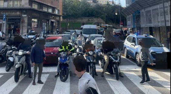 Triestino infuriato: "200 persone bloccate in via del Teatro Romano per una corsa podistica svoltasi stamattina!"