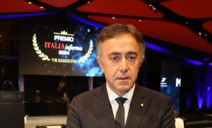 A Giuseppe Lasco, dg Poste Italiane, premio “Manager dell’anno 2024” di Italia Informa
