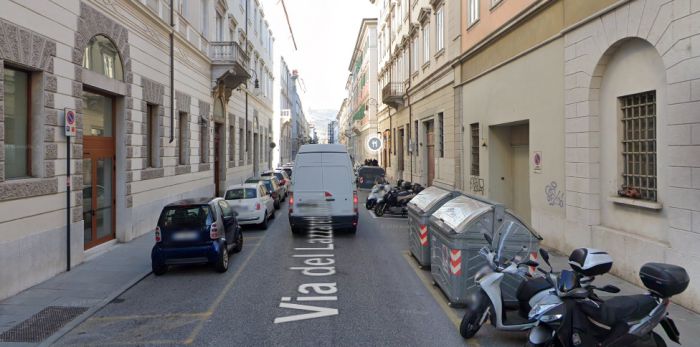 "Biciclette abbandonate, mendicanti e degrado", un cittadino punta il dito su Trieste