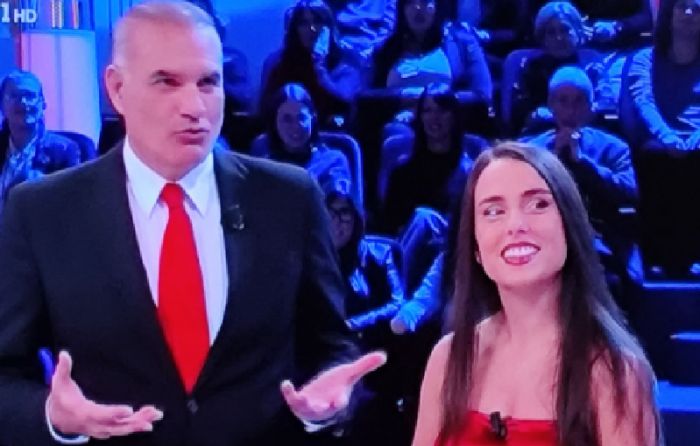 Trieste sul piccolo schermo: Paola incanta Rai1 con la sua storia ad Affari Tuoi