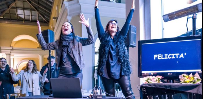 Un decennio di aperitivo silenzioso: Trieste celebra l’evento che ha unito mondi diversi