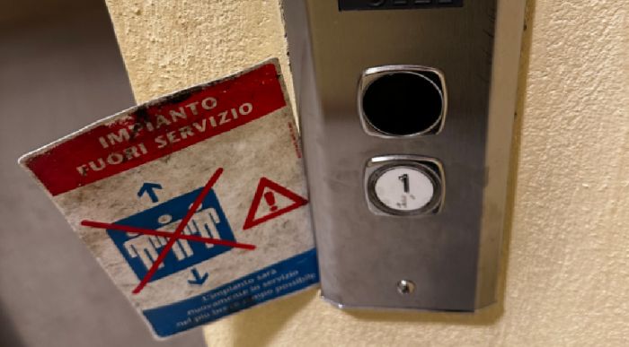 Asilo Luna Allegra e Mongolfiera: ascensore rotto da tre mesi, la segnalazione di un triestino