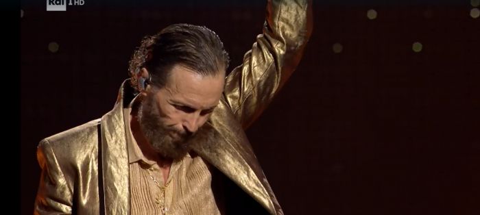 Sanremo, Jovanotti tutti in piedi all'Ariston per ballare con lui