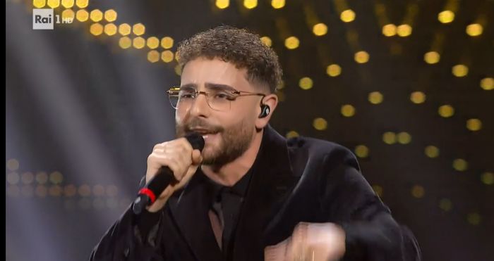Sanremo, al via la gara con l'hit di Rocco Hunt