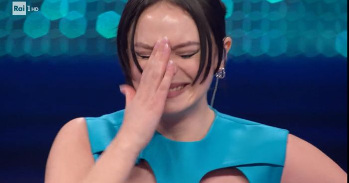 Sanremo: Michielin scoppia a piangere al termine della sua esibizione