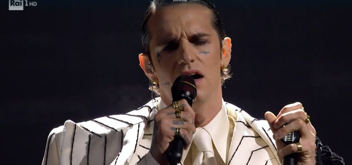 Sanremo: Achille Lauro sceglie gessato bianco per seconda serata