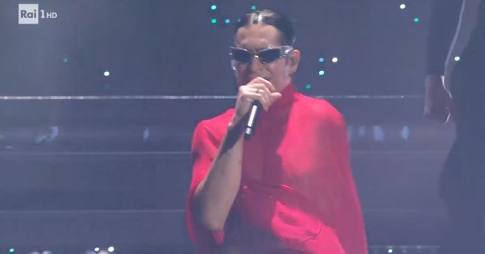 Sanremo, performance psichedelica di Mahmood con le sue hit