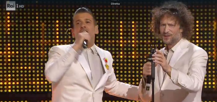 Tricarico senza voce, Gabbani canta quasi da solo