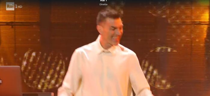 Sanremo, il tormentone "Tutta l'Italia" dà il via a serata finale