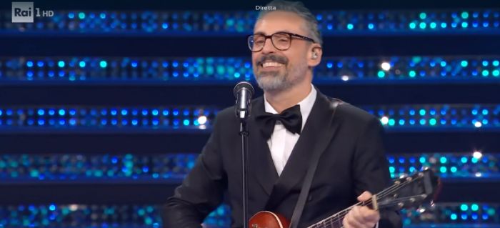 Sanremo: applausi a Brunori Sas, "esperienza straordinaria" 