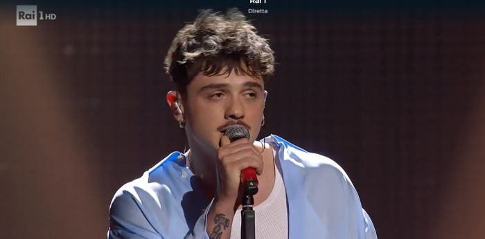 Sanremo: l'Ariston e' innamorato di Olly che ringrazia la mamma 