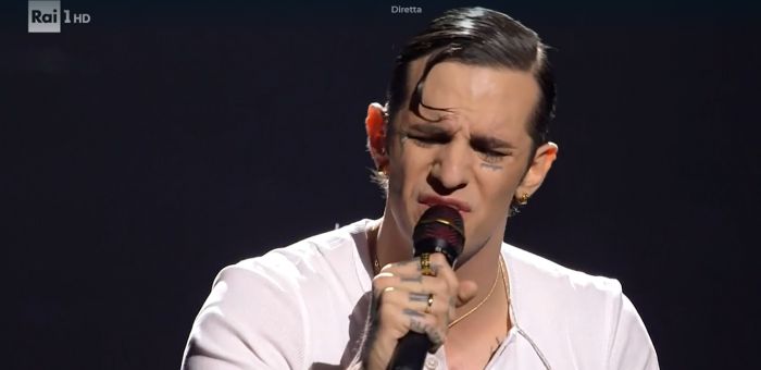 Sanremo: ovazione Ariston e sala stampa per Achille Lauro