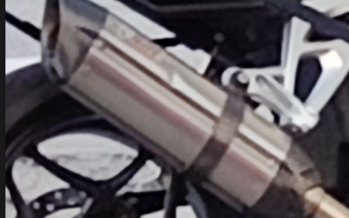 Furto in via Settefontane: rubato lo scarico di una moto nella notte
