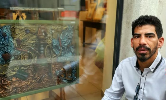 Dai materiali di recupero a opere d’arte uniche: il viaggio artistico di Johan Steven Chicue