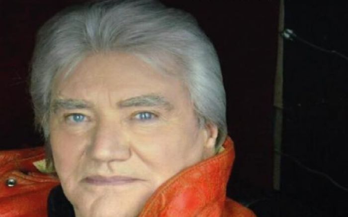 Mal festeggia 80 anni tra musica, parole e ricordi: l’evento al Caffè degli Specchi