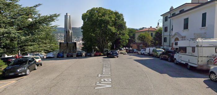 «Fatto 30, fa 31»: l’appello accorato di una triestina dopo un danno all’auto a San Giusto