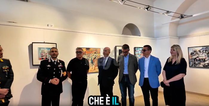 L’arte incontra l’Arma: in piazza Unità mostra di Adolfo Svetina, ex brigadiere dei Carabinieri (VIDEO)
