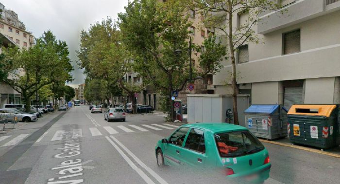 Residenti di viale D’Annunzio esasperati: “Di giorno bimbi giocano, di sera è invasione dal degrado”
