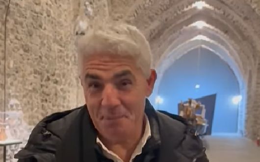 Cabaret con Biagio Izzo al TIARE Shopping: risate assicurate in Piazza Maravee!