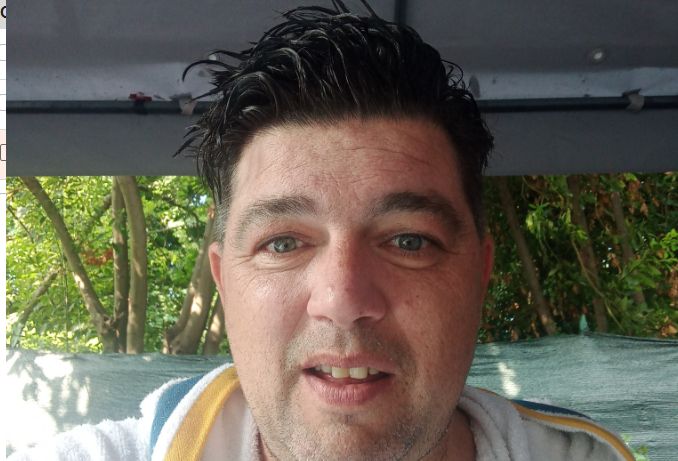 Il triestino Stefano Puzzer si taglia i capelli in diretta social: “È arrivato finalmente il momento”