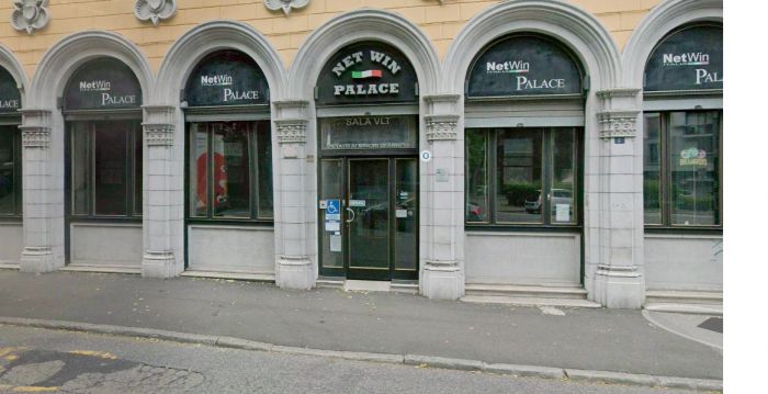 Via Giulia. entrano, razziano e scappano: furto lampo in sala slot, arresto immediato, uno dei due in fuga!