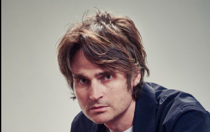 Angelo Duro torna a Trieste: annunciata la seconda data al Politeama Rossetti con “Ho tre belle notizie”