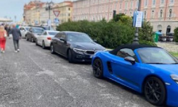 “Seconda fila ovunque e nessun controllo: ‘povera Trieste, abbandonata al suo destino’”