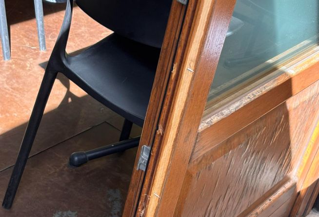 Nuovo (il quarto) tentativo di intrusione al Bar Borsa: «Porte forzate e tanta amarezza»