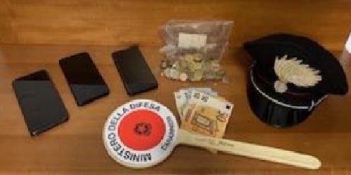 Dal salone di parrucchiere alla stazione ferroviaria: due stranieri incastrati in poche ore dai militari