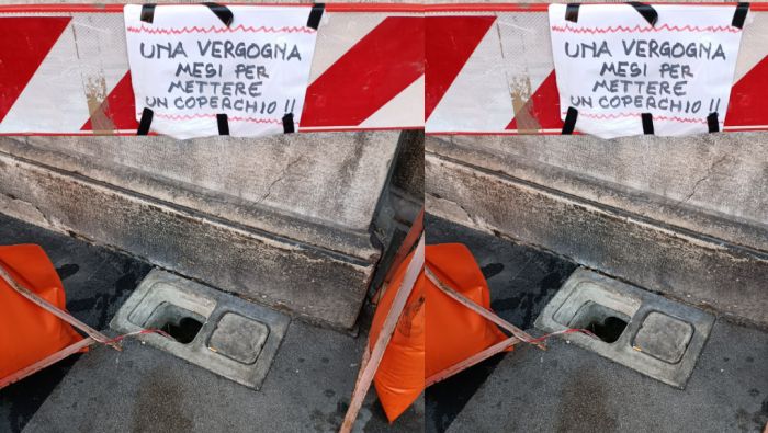 Trieste, cartello di protesta contro i tempi biblici: «Una vergogna, mesi per mettere un coperchio!»
