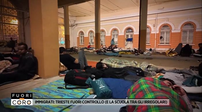 Trieste, Fuori dal Coro accende i riflettori: “Immigrati, città fuori controllo”