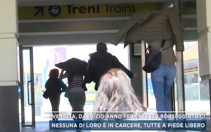 Venezia, allarme borseggiatrici: 130 fermate tutte libere, il caso a Mattino 5