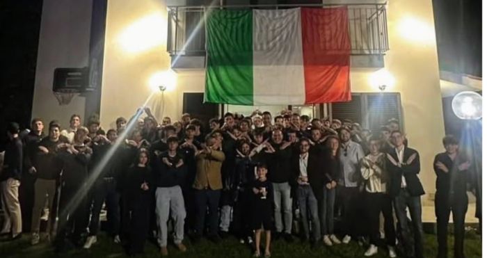Mondo ll contrario giovani contro i simboli del terrore: “No alle Brigate Rosse, i giovani meritano libertà”