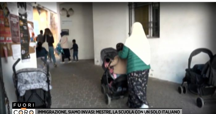 Fuori dal Coro scuote Mestre: “Siamo stranieri a casa nostra”, tra degrado, droga e scuole senza italiani