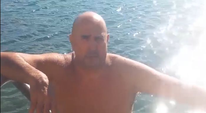 'Tuffo e vaffa***lo': il messaggio liberatorio di Giorgio Marchesich da Barcola (VIDEO)