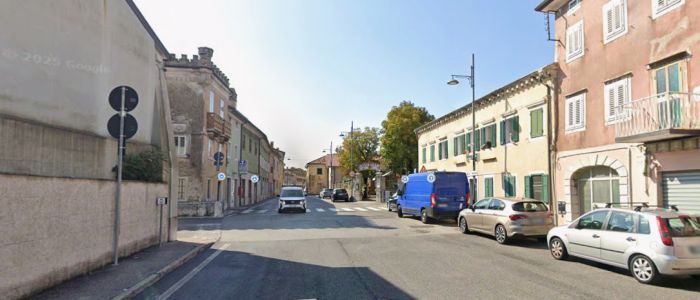 Anziano vive per vent’anni nei boschi di Prosecco: salvato dopo un malore in strada