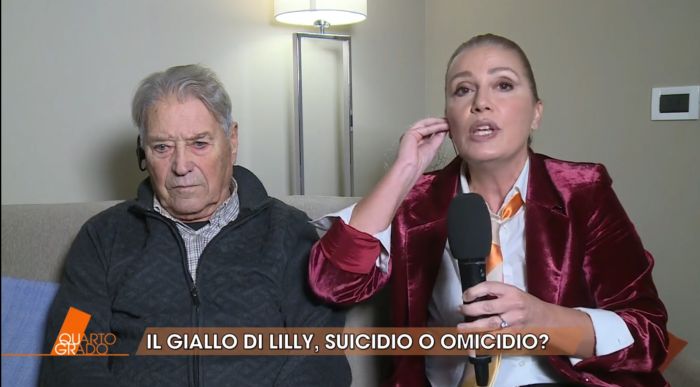 Quarto Grado, look essenziale e colori neutri: l’outfit di Sterpin in collegamento da casa