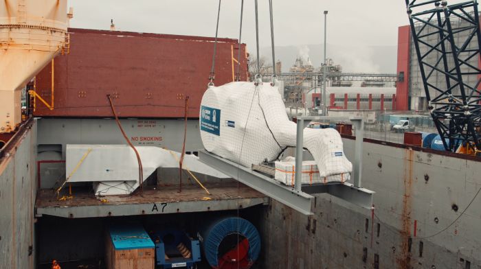 Porto di Trieste, completato l’imbarco della valvola “da Guinness”: maxi spedizione verso l’Arabia Saudita (VIDEO)