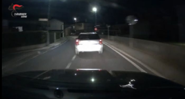 Finge grave infermità per evitare carcere, smentito dai pedinamenti: arrestato dopo inseguimento (VIDEO)